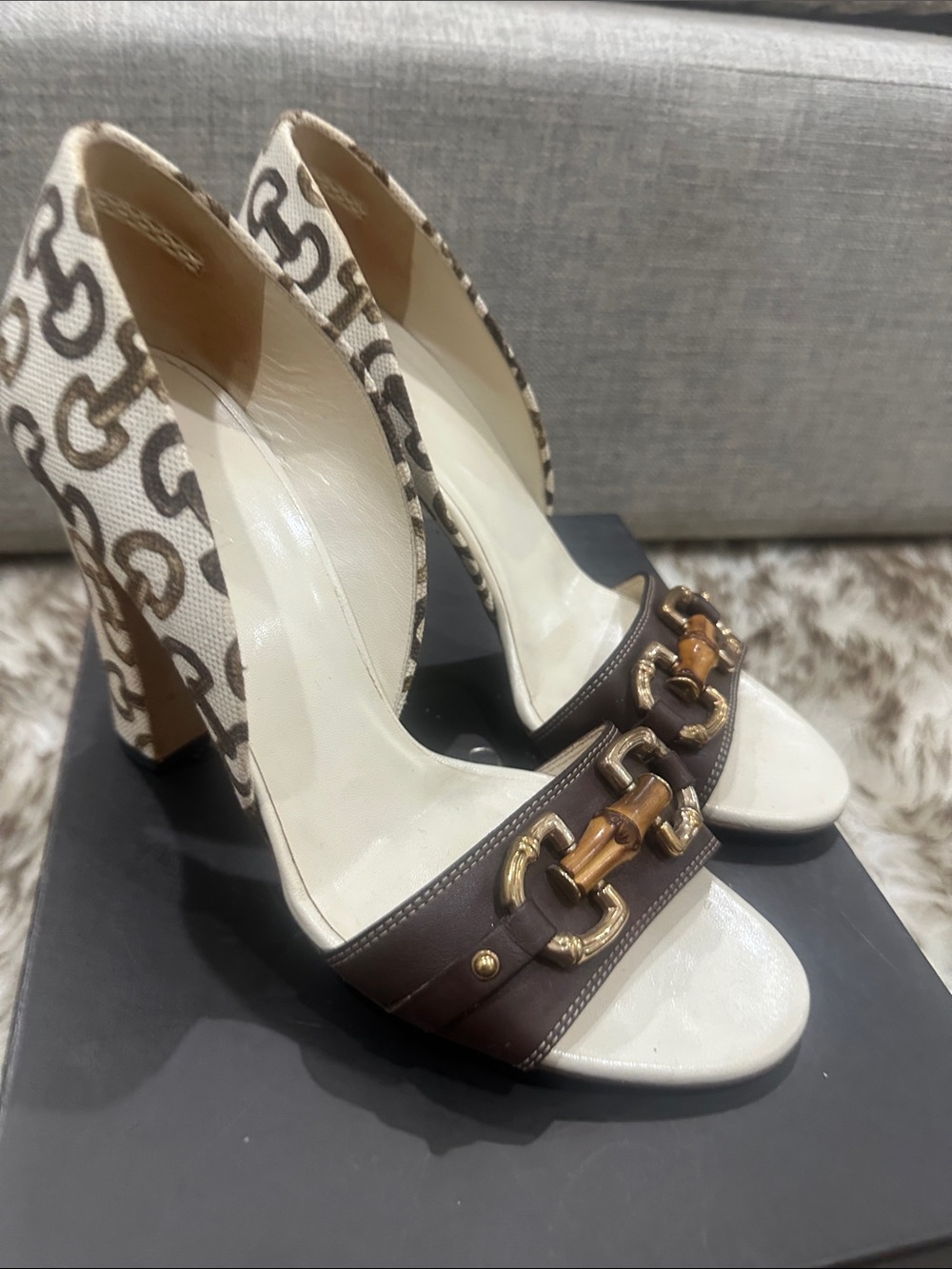 GUCCI Cream & Brown Heel Open-Toe with GUCCI emblem fabric BAMBOO Hardware